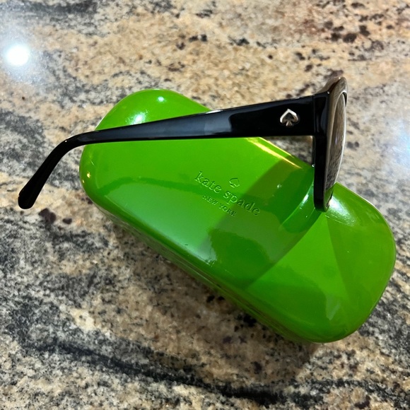 Kate Spade sunglasses • Black • Cat Eye - Picture 2 of 3